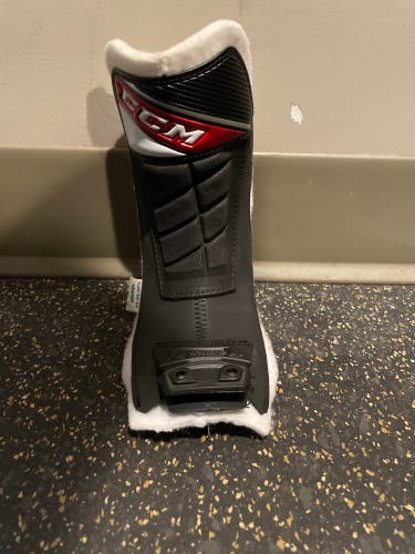 New CCM Right Skate Tongue Size 7 Regular