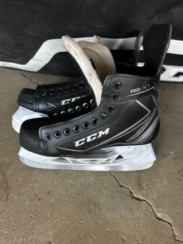 New CCM Regular Width Size 5 RibCor RIB XT Hockey Skates