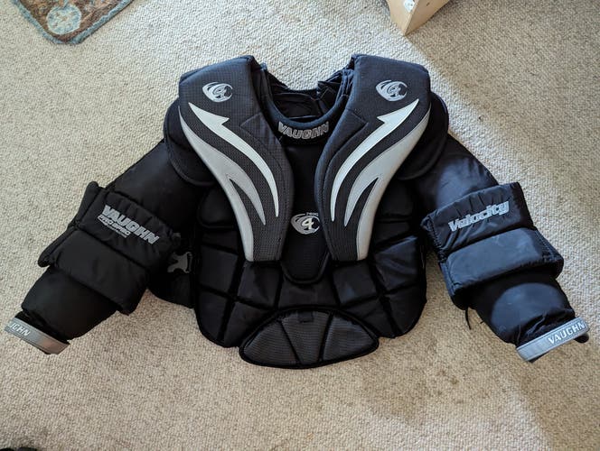 Used XL Vaughn V4 7600 Goalie Chest Protector (XL in V4 = L in V9)