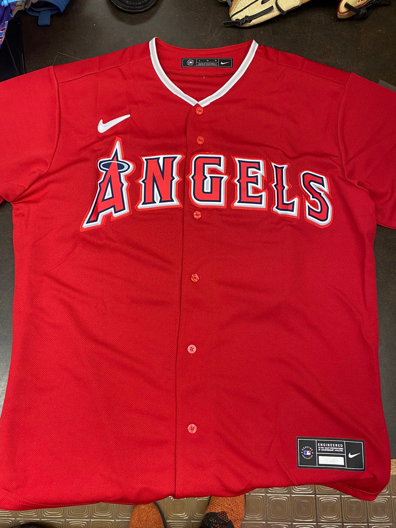 Buy the NWT Mens White Los Angeles Angels Mike Trout #27 Button-Up Jersey  Size L