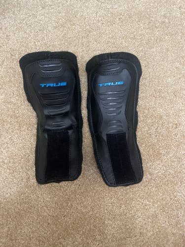 New True Hockey Pro Felt Tongues