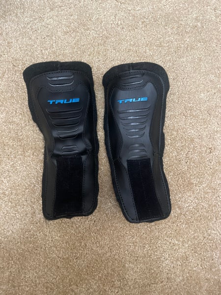 New True Hockey Pro Felt Tongues