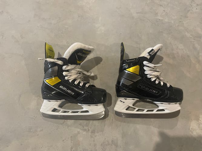 Youth Used Bauer Supreme 3S Pro Hockey Skates Regular Width Size 10.5