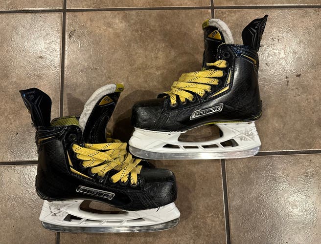 Intermediate Used Bauer Supreme 2S Hockey Skates Extra Wide Width Size 5