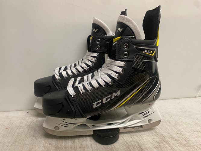 CCM Super Tacks AS1 Mens Pro Stock Hockey Skates Size 10 MIC 4266