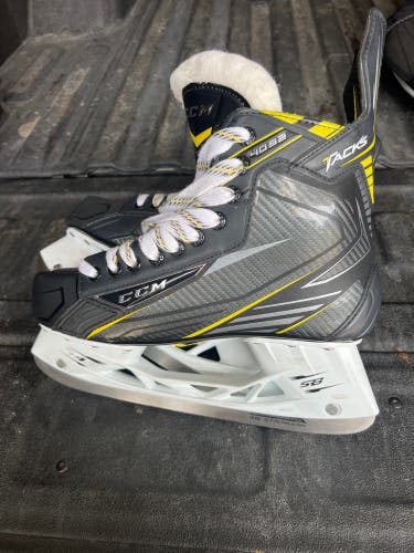 Used CCM Regular Width Size 9 Tacks Hockey Skates
