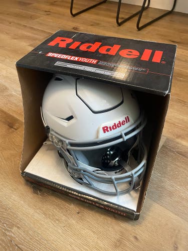 Used Youth Large Riddell SpeedFlex Football Helmet R41196