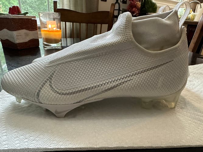 White Men's Molded Cleats Low Top Vapor Pro 360