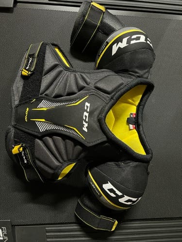 Junior Used Small CCM Tacks 9040 Shoulder Pads