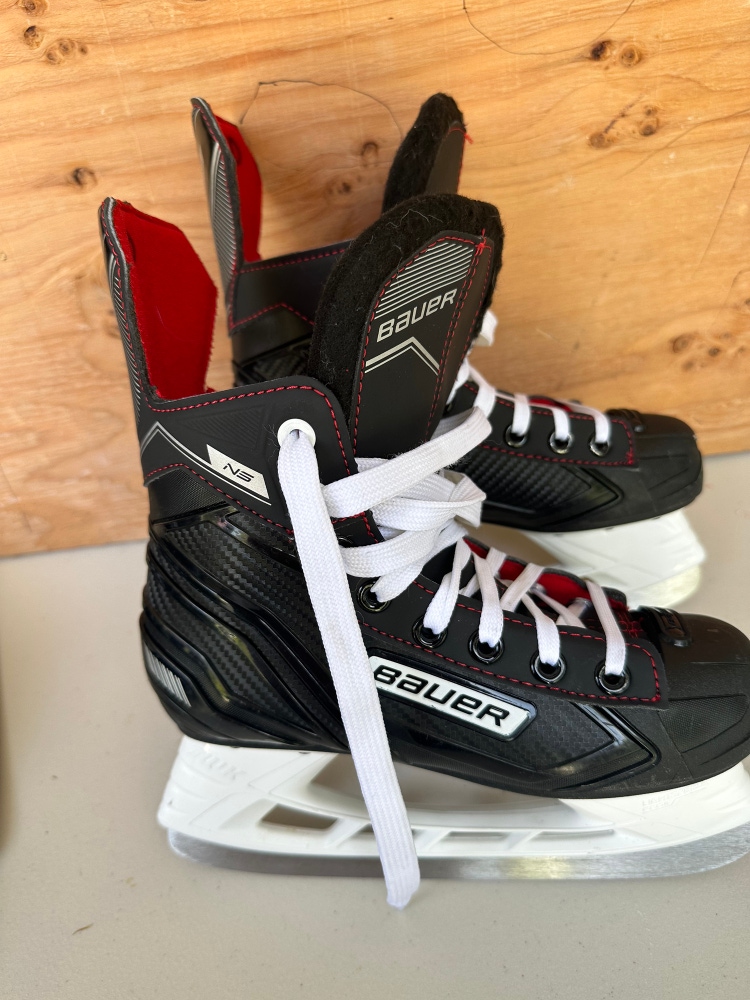Like New Bauer Size 2 NS Hockey Skates