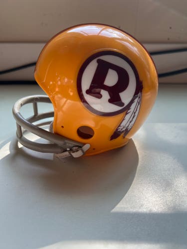 Washington Redskins Riddell Replica Mini Helmet, 1970-1972