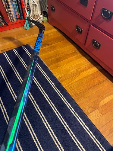 Intermediate Right Handed P92  Nexus Geo Hockey Stick
