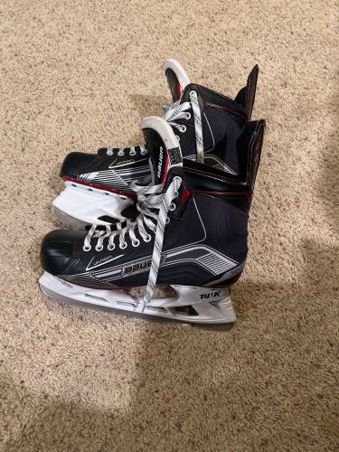 New Bauer Extra Wide Width   Size 11 Vapor X500 Hockey Skates