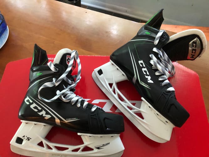 New CCM Regular Width  Size 8 RibCor 88K Hockey Skates