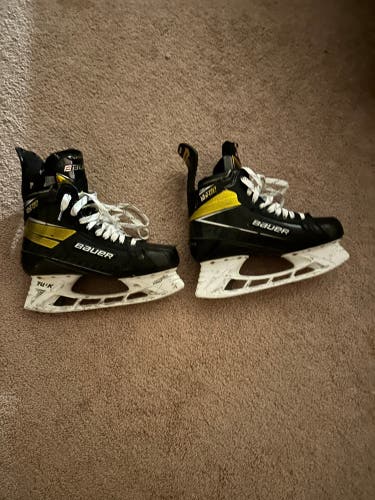Used Bauer Regular Width Size 10 Supreme UltraSonic Hockey Skates