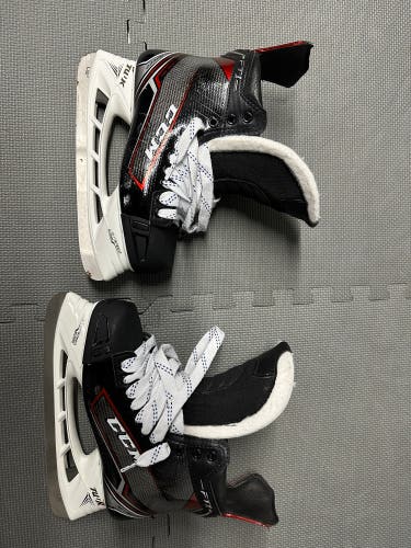 New CCM Regular Width  Pro Stock Size 8.5 JetSpeed FT1 Hockey Skates
