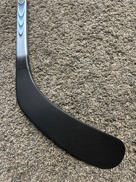 New Easton Synergy SE Elite Hunter Right Hand Hockey Stick - Non Grip- Pro  Stock