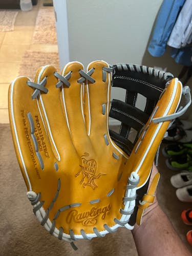 Used 2023 Rawlings Left Hand Throw Outfield Heart of the Hide Baseball Glove 12.75"