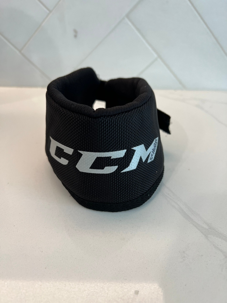 C2-1 Used CCM NGR100 Adult S/M Hockey Neck Guard
