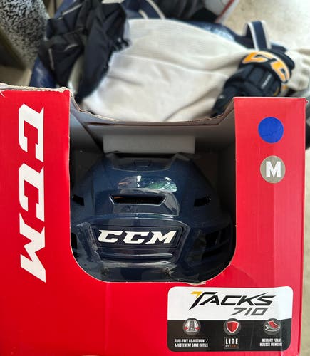 New Medium CCM  Tacks 710 Helmet