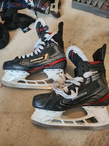 Senior Used Bauer Vapor 2X Hockey Skates Regular Width Size 7.5