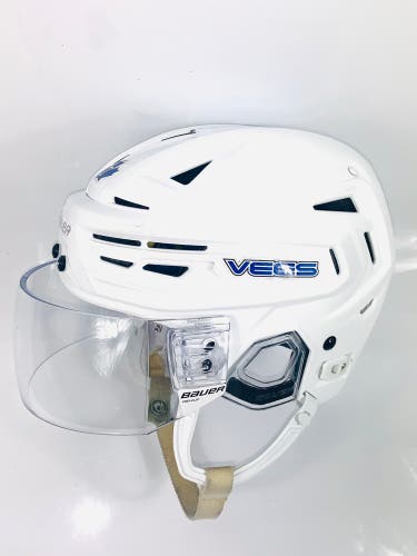 Medium Vees Bauer Re-Akt 150 Helmet