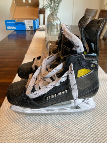 Bauer Supreme 3S Pro Hockey Skates Regular Width Size 3.5