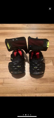 Senior Medium Bauer Vapor Hyperlite Elbow Pads