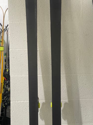 Used Men's 2018 HEAD 207 cm Racing World Cup Rebels i.SG RD Skis With Bindings Max Din 20