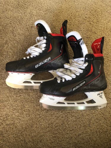 Senior Bauer Wide Fit. Size 8.5 Vapor 3X Pro Hockey Skates