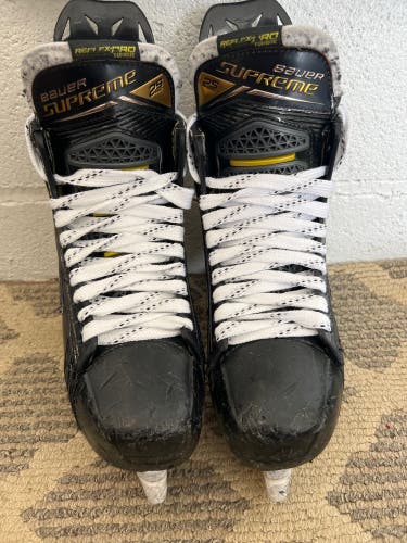 Used Bauer Regular Width  Size 8.5 Supreme 2S Pro Hockey Skates