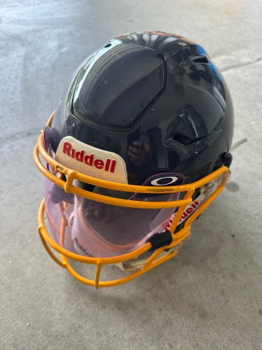 Used Medium Riddell SpeedFlex Helmet With Extra Chin Strap And Shoulder Pads