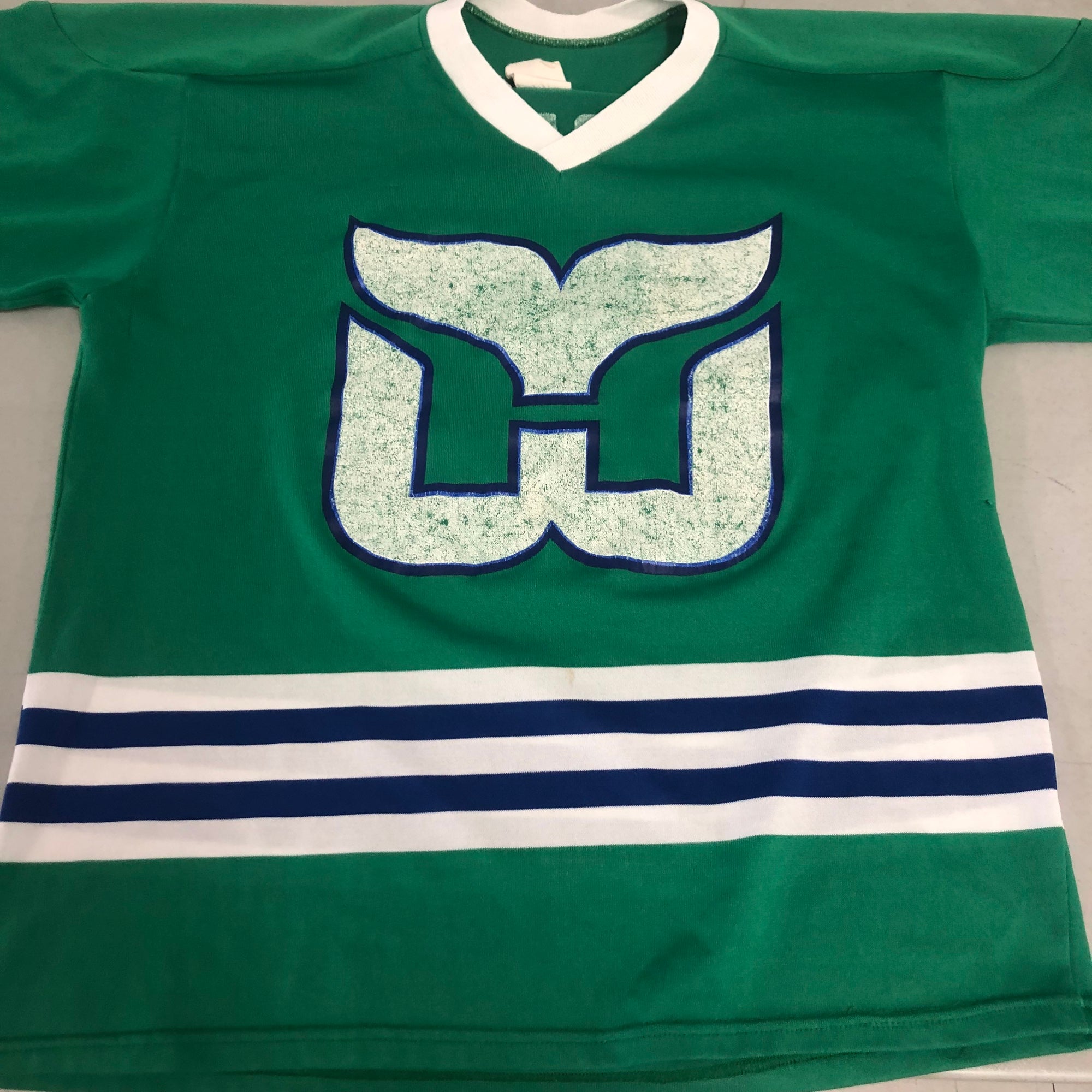 VINTAGE MADE IN CANADA CCM HARTFORD WHALERS HOCKEY JERSEY IN SIZE L