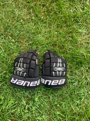 Bauer 13" Nexus 800 Gloves