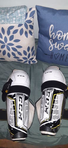 Used CCM Tacks 9060 Shin Pads