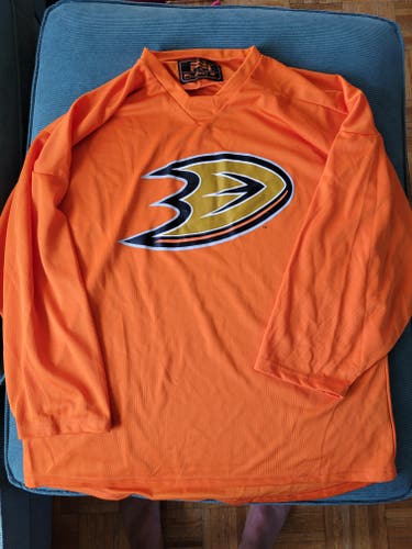 Orange New Jr Ducks Medium practice Jersey