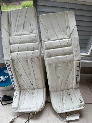 34" True Px3 Goalie Leg Pads