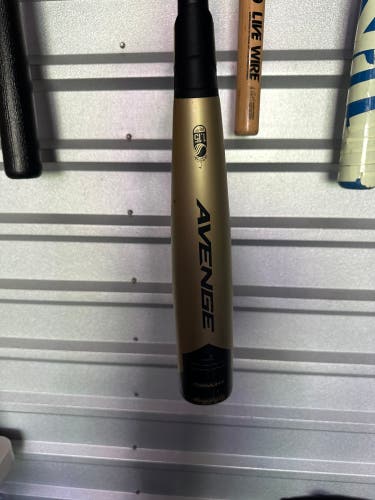 Used USSSA AXE Composite Avenge Bat (-10) 31”