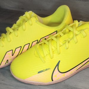 Yellow New Kids Size 6.0 (Women's 7.0) Molded Cleats Nike Mercurial Vapor 5 Club Cleats(no box)