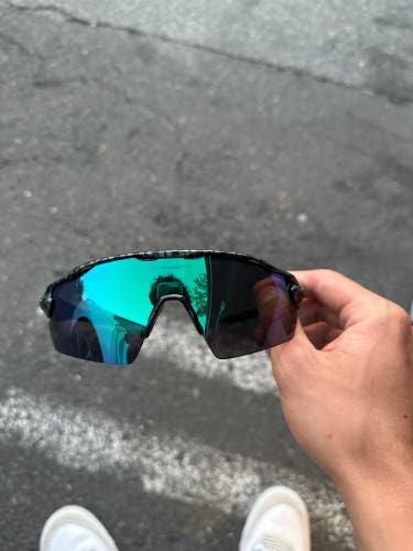 New Medium Oakley Radar EV Sunglasses