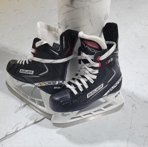 USED ONCE -Junior Used Bauer Vapor X3.5 Hockey Skates Regular Width Size 1