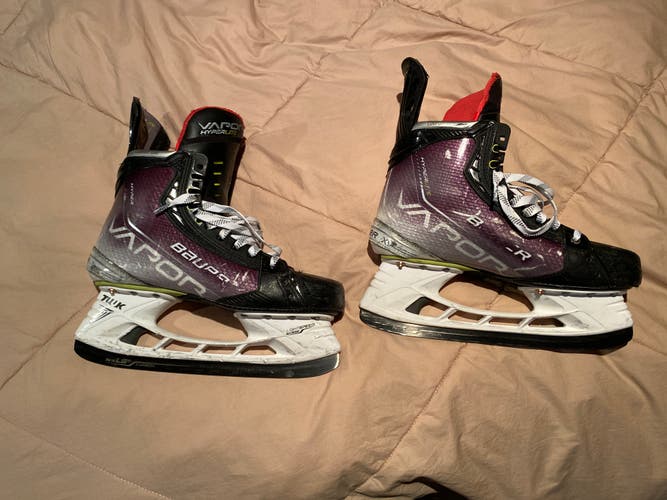 Senior Used Bauer Vapor Hyperlite Hockey Skates Size 9