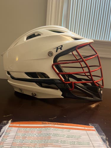 Player's Cascade R Helmet