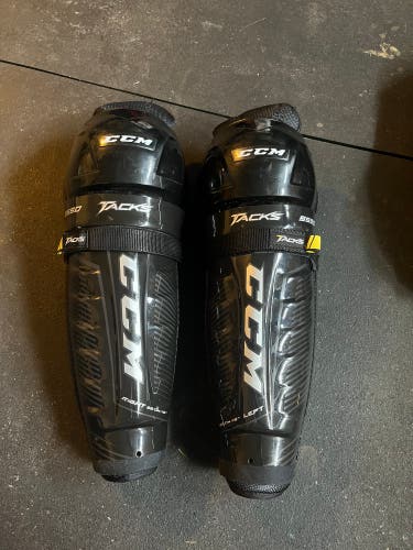 Used CCM  Tacks 9550 Shin Pads