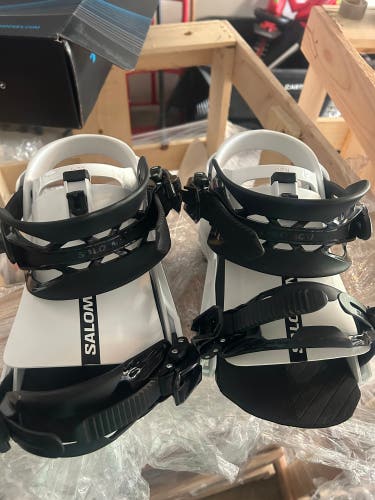 Used Medium Salomon Rhythm Snowboard Bindings