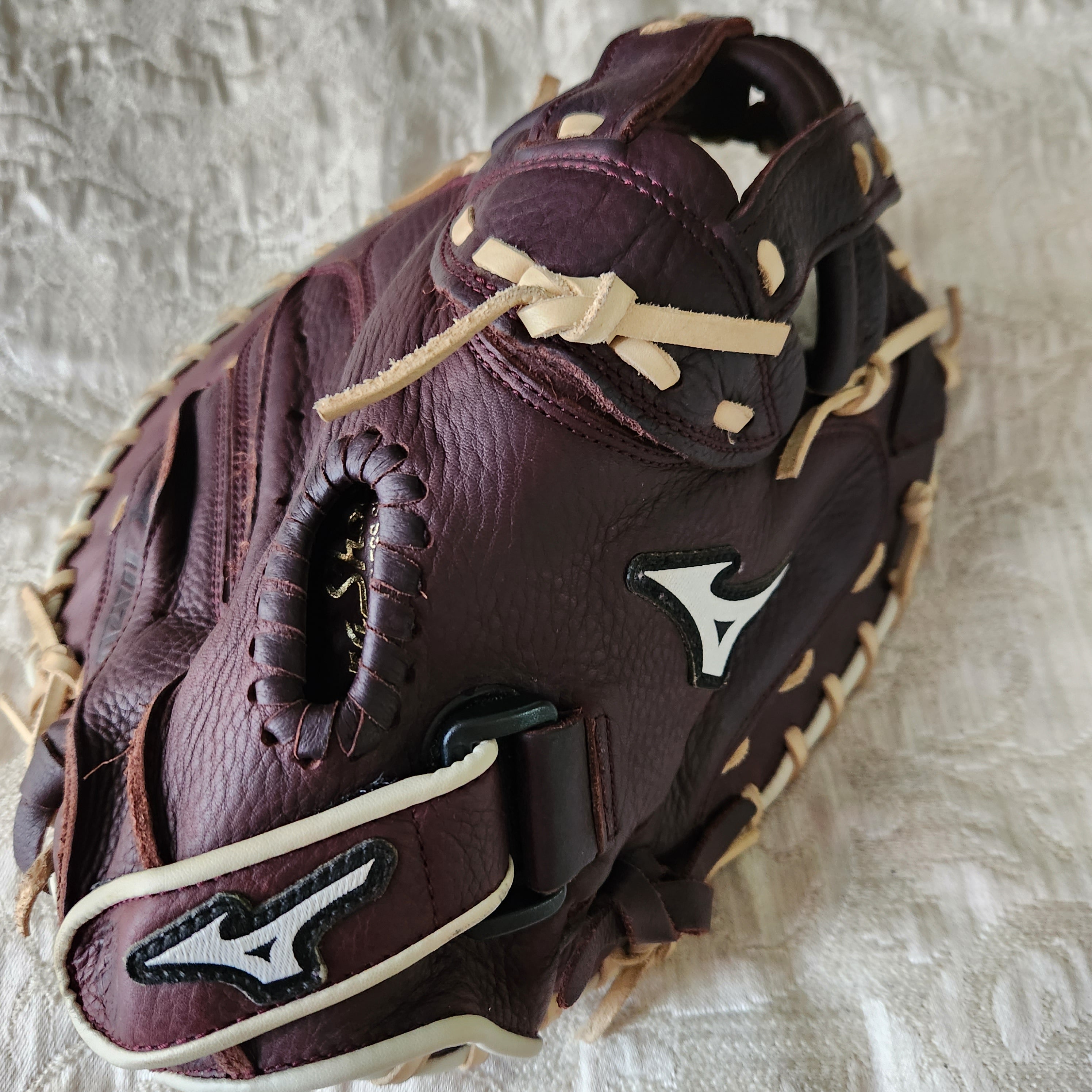 Mizuno franchise deals softball catchers mitt