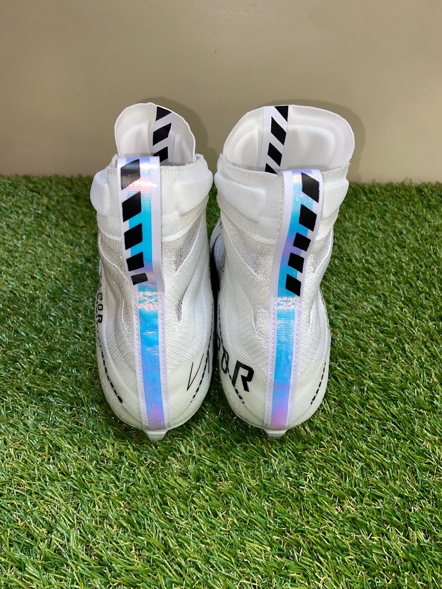 Nike Vapor Untouchable 3 Elite Flyknit White Cleats Men display picture 1