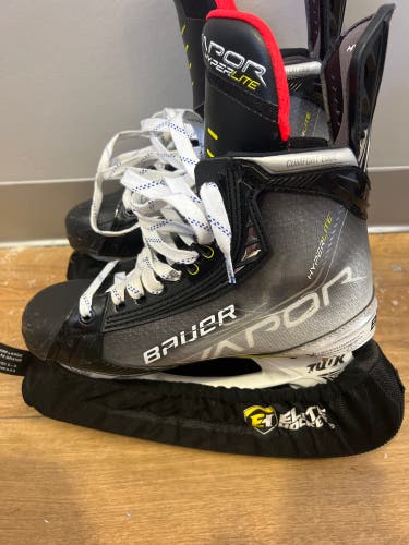Senior Bauer Regular Width Pro Stock Size 7 Vapor Hyperlite Hockey Skates