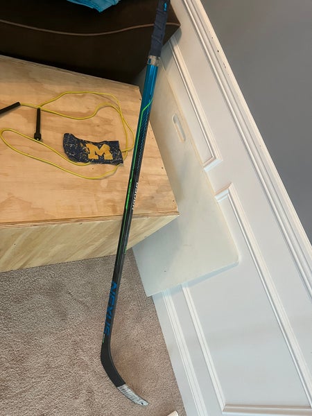 Intermediate Right Handed P92 Nexus Geo Hockey Stick