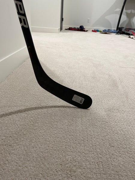 P92 Curve Junior Carbon Fiber Ice Hockey Stick - China Ice Hockey Stick and Hockey  Stick price